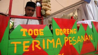 Suasana Festival Warisan Budaya Tak Benda di Kawasan Setu Babakan, Jakarta, Jumat (26/4). [Suara.com/Arief Hermawan P]