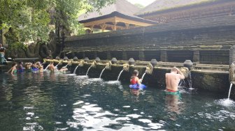 Pesona Pancuran Tirta Empul Bali yang Menyimpan Kekuatan Magis