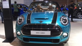 Ringsek Berat, Satu Unit MINI Cooper Tabrak Pagar Kejagung RI