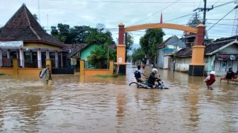 Banjir Tutup Jalur Pantura di Pasuruan