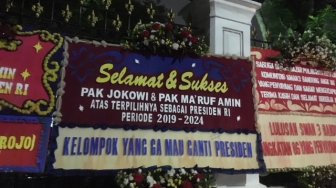 Karangan Bunga Unik Untuk Jokowi di Istana dari WNI Mancanegara