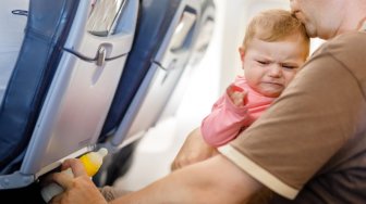Boleh Dicoba! Travel Blogger Kawakan Ungkap 5 Cara Agar Anak Gak Rewel Saat Naik Pesawat