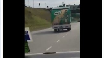 Nyeleneh! Ibu Hamil Ini Ngidam Minum Milo Langsung dari Truknya