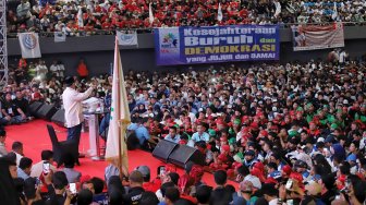 Calon Presiden 02 Prabowo Subianto mendatangi Tennis Indoor Senayan, Jakarta, Rabu (1/5). [Suara.com/Muhaimin A Untung]