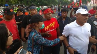 Desak Bebaskan Dua Aktivisnya, FMN dan Kasbi Datangi Polrestabes Surabaya