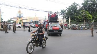 Bus Pengangkut Buruh Demo ke Jakarta Tabrakan Beruntun di Tol Cikampek