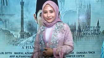 Cantiknya Prilly Latuconsina saat Kenakan Hijab