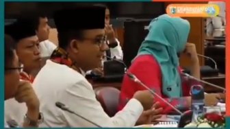 Anies Minta Simulasi Banjir di Rapat, Videonya Jadi Sorotan Warganet