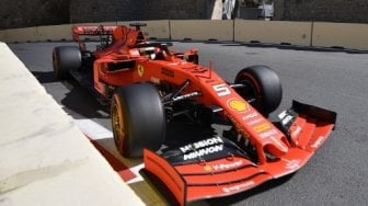 Viral! Mobil Tim F1 Ferrari Melintas di Jalanan Indonesia