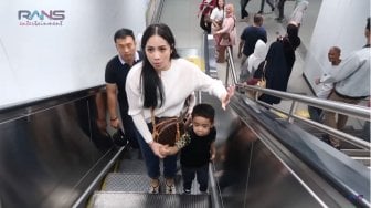 Naik MRT, Nagita Slavina Pakai Outfit Puluhan Juta