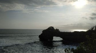 Tanah Lot Masih Sepi Walau Libur Imlek, Staf Hanya 15 Orang Dan Digaji Uang Lauk Pauk