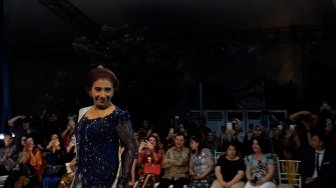 Ketika Yenny Wahid, Yohana Yembise dan Menteri Susi Beraksi di Atas Catwalk