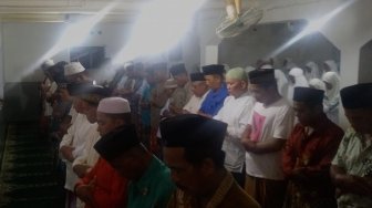 Jemaah Tarekat Naqshabandiyah Hari Ini Sudah Puasa Pertama Ramadan