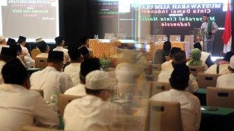 Pengurus Besar Masyarakat Cinta Masjid (MCM) Indonesia bersama Alim Ulama Indonesia menggelar musyawarah bertema "Cinta Damai Indonesia" di Jakarta, Minggu (5/5). [Suara.com/Arief Hermawan P]