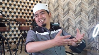 Ustaz Solmed Tunjukkan 'Obat Corona' Lewat Video, Bikin Salfok