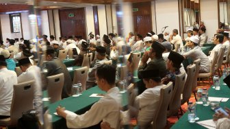 Pengurus Besar Masyarakat Cinta Masjid (MCM) Indonesia bersama Alim Ulama Indonesia menggelar musyawarah bertema "Cinta Damai Indonesia" di Jakarta, Minggu (5/5). [Suara.com/Arief Hermawan P]
