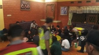 Kedok Family Gathering, 23 Lelaki dan 5 Gadis Pesta Narkoba di Vila Bogor