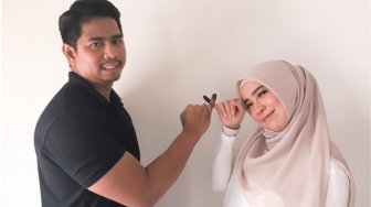 Ngakak! Fitri Tropica dan Suami Bikin Video Parodi Bintang di Surga, Prilly Latuconsina Sampai Keselek
