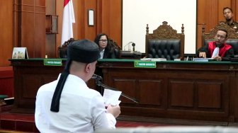 Di Depan Hakim, Ahmad Dhani Bacakan Ayat Alquran Dari Cak Nun
