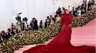 Wow! Penutup Dada Cardi B di Met Gala 2019 Tembus Rp 3,5 Miliar