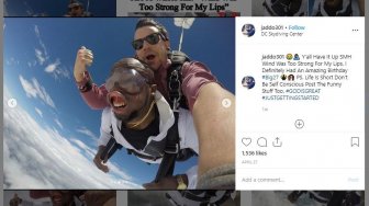 Ekspresi Kelewat Kocak Saat Skydiving, Pria Ini Siap Jadi Meme