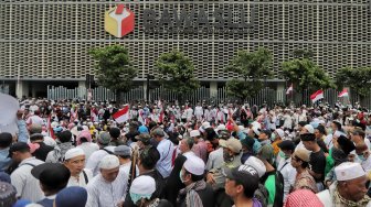 Massa Aksi Geruduk Gedung Bawaslu Tuntut Awasi Pemilu