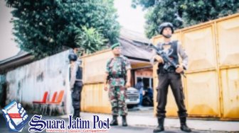 TNI Polri di Lumajang Terus Bersiaga di Kantor KPUD