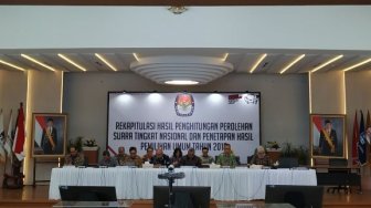 Rekapitulasi KPU: Jokowi Kalahkan Prabowo di Provinsi Maluku