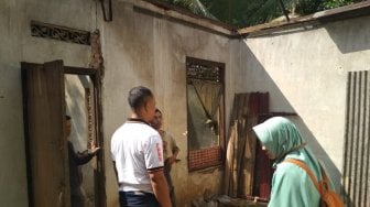 Hujan Deras dan Angin Kencang, Atap Rumah Ambruk Saat Buka Puasa