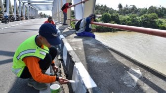 Perbaikan Marka Jalan Lintas Selatan Jelang Arus Mudik