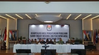 Rekapitulasi Hari Ke-13: KPU Awali Penghitungan Suara Di Sumsel