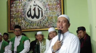 Heboh Virus Corona, Peziarah Tetap Padati Rumah Opick Lihat Rambut Nabi