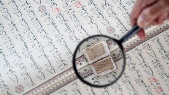 Ini Penampakan Al Quran Bertinta Emas Ukuran Super Mini