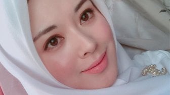 Cantik Hanya dengan Berwudhu, Ayana Jihye Moon Buka Puasa di Mall