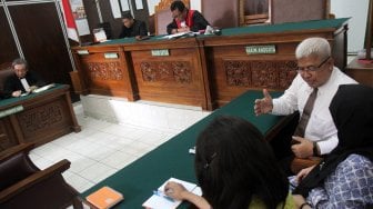 Suasana sidang praperadilan yang diajukan mantan Ketua Umum PPP Romahurmuziy (Romy) terhadap status tersangka kasus jual-beli jabatan di Kementerian Agama di Pengadilan Negeri Jakarta Selatan, Selasa (14/5). [Arief Hermawan P/Suara.com]