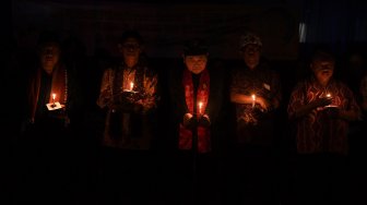 Peringatan setahun tragedi bom gereja Surabaya di Gereja Katolik Santa Maria Tak Bercela, Surabaya, Jawa Timur, Senin (13/5/2019). [ANTARA FOTO/Zabur Karuru]