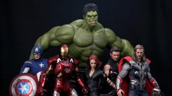 Kesal Melihat Suaminya Lebih Asyik Main Figure Avengers, Wanita Ini Menjual