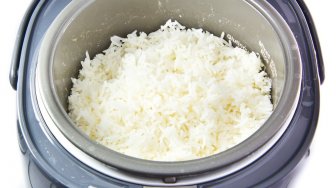 Beli Rice Cooker di Olshop Harga Rp40 Ribuan, Pas Datang Wanita Ini Senyum Lihat Isi Paket