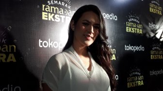 Manggung Perdana Usai Lahiran, Raisa Kok Tak Ditemani Hamish Daud?