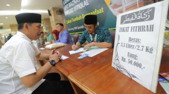 Bolehkah Memberikan Zakat kepada Keluarga Sendiri? Simak Penjelasannya!