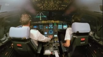 Menegangkan, Intip Momen Pilot Daratkan Pesawat di Tengah Badai Freya