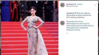 Terlalu Lama Pose di Karpet Merah, Artis Cantik Ini Ditegur Panitia