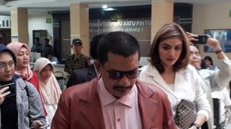 Dicecar Pengacara Kriss Hatta soal Ayah Tiri, Hilda Vitria Mewek