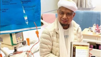 Ratusan Pelayat Berdesak-desakan Antar Ustaz Arifin Ilham ke Pemakaman