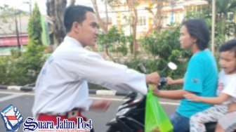 Bangun Nilai Kebersamaan dan Tebar Semangat, Alumni PD Smantass Bagi Takjil
