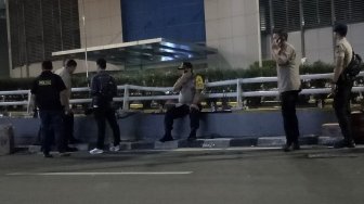 Situasi Masih Memanas, Kapolda Metro Pantau Langsung Kerusuhan di Slipi