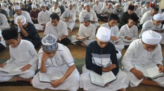 Ratusan Santri Az-zikra Bacakan Al Quran untuk Ustad Arifin Ilham