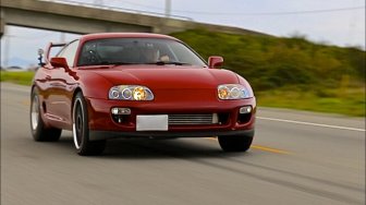 Lindungi Toyota Supra MK4 dari Batu Es, Pemilik Telungkup Memeluk Kap Mobil