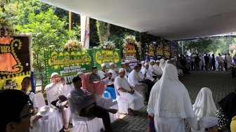 Ada Kendala di Jalur Penerbangan, Jenazah Ustaz Arifin Belum Juga Tiba