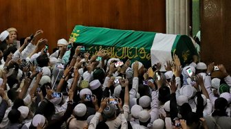 Keluarga Ustaz Arifin Ilham Ungkap Sosok Penyanyi 'Rajawali Dzikir'